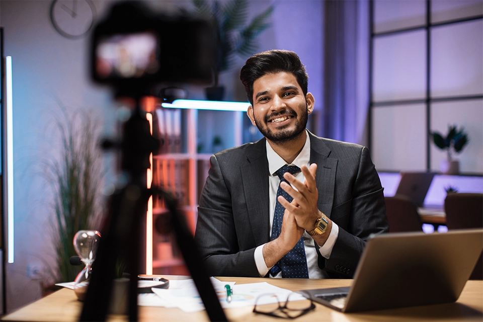 Finfluencer recording a video at a desk