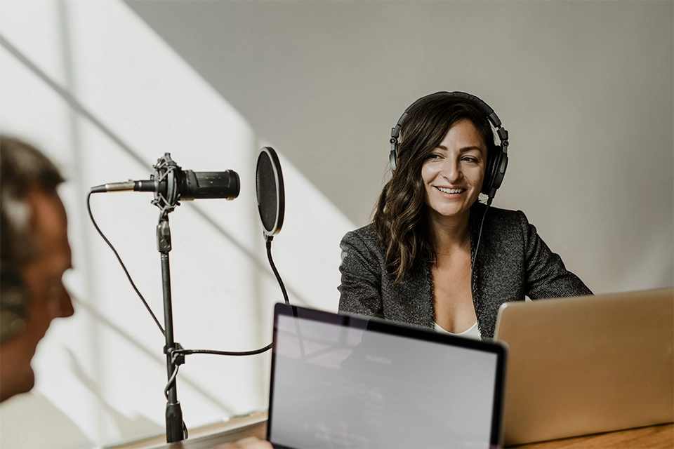 Example of influencer marketing for PR with an influencer recording an interview with someone