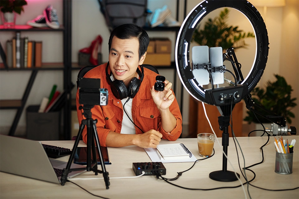 brand ambassador marketing creator making a video reviewing a product
